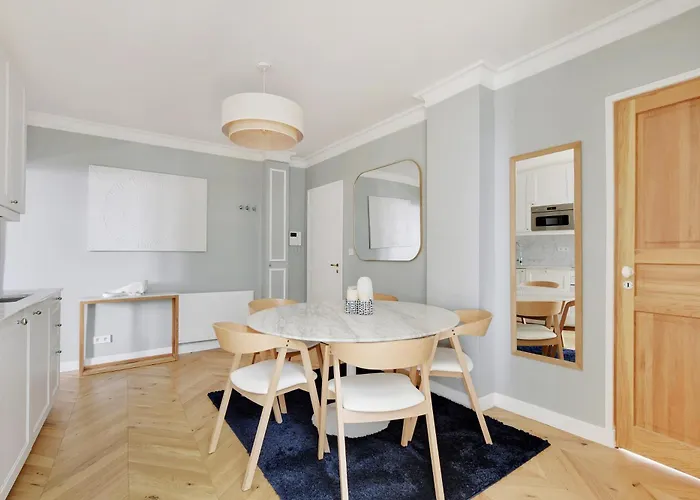 Pick A Flat\'S Apartments In Montmartre - Rue Lepic